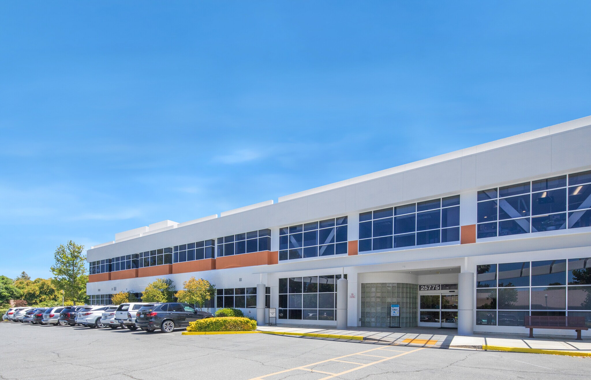 25775 McBean Pky, Valencia, CA à louer Photo de l’immeuble– Image 1 sur 32