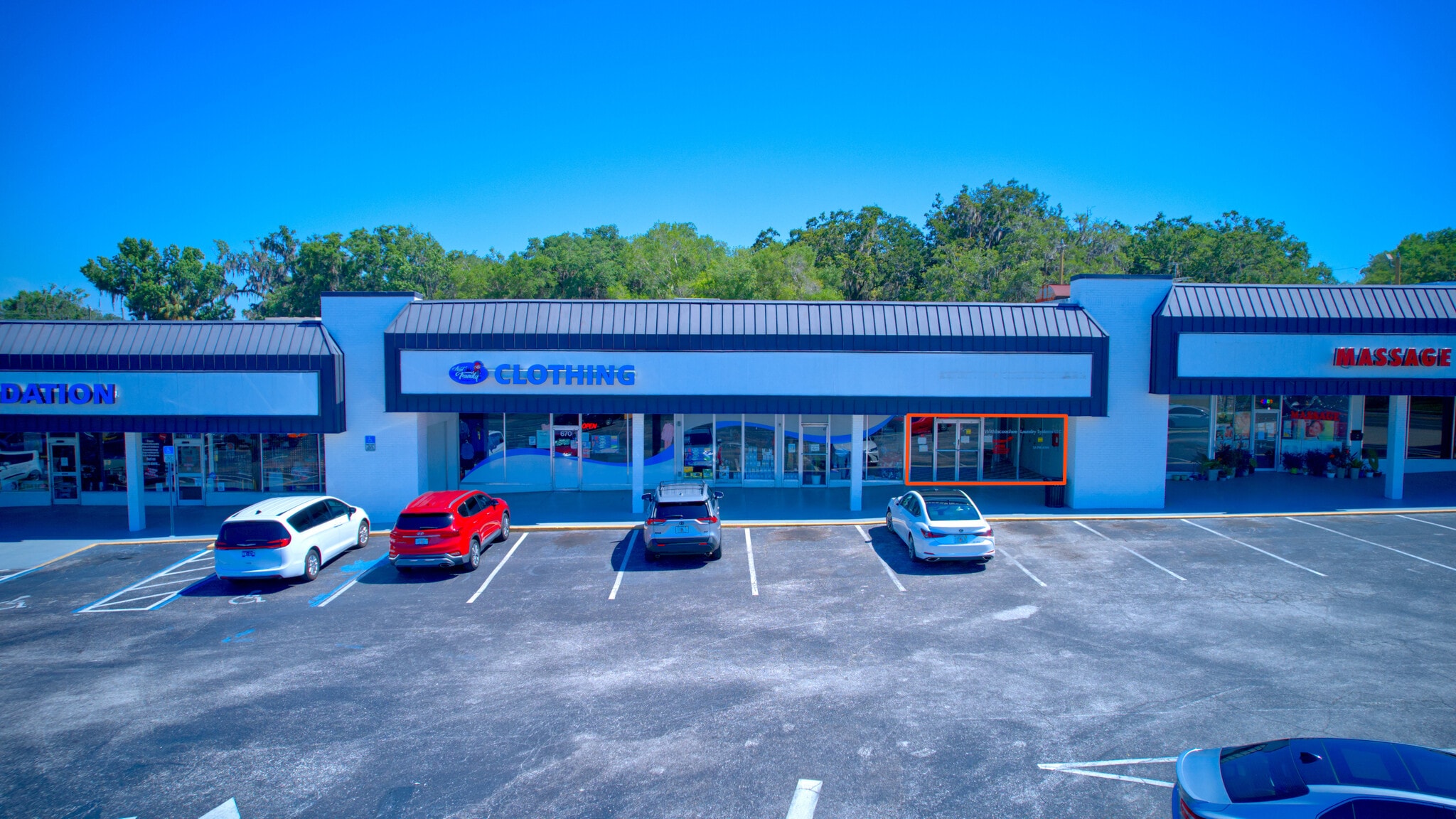650-698 S Broad St, Brooksville, FL à louer Photo intérieure– Image 1 sur 3