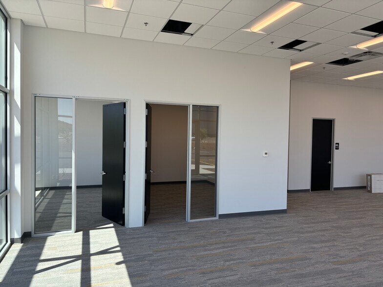 500 E Pinnacle Peak Rd, Phoenix, AZ à louer - Photo de l’immeuble – Image 3 sur 13