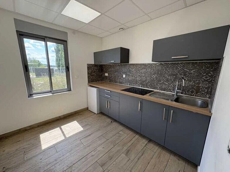 Bureau dans Breuil-le-Sec à louer - Photo de l’immeuble – Image 3 sur 8