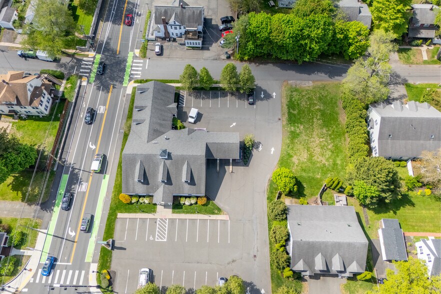 460 Newton St, South Hadley, MA à louer - Photo de l’immeuble – Image 3 sur 18