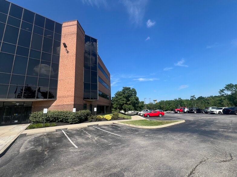 2670 Chancellor Dr, Crestview Hills, KY à louer - Photo de l’immeuble – Image 2 sur 29
