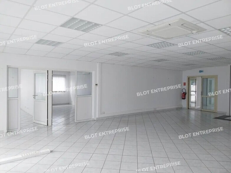 Local d’activités dans Briec à louer - Photo intérieure – Image 1 sur 15
