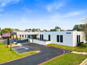 2503 Lake Rd, Huntsville, TX à louer Photo de l’immeuble– Image 1 sur 23