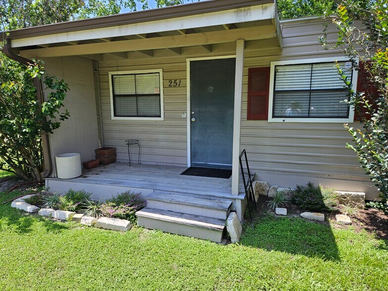 251 Gonyo Ln, Richmond, TX à louer - Photo principale – Image 1 sur 11
