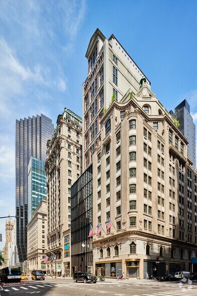 693 Fifth Ave, New York, NY à louer - Photo de l’immeuble – Image 2 sur 16