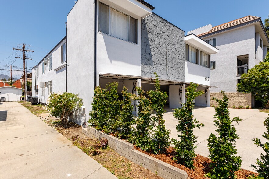 623 Orange Grove Ave, Glendale, CA à vendre - Photo de l’immeuble – Image 2 sur 22