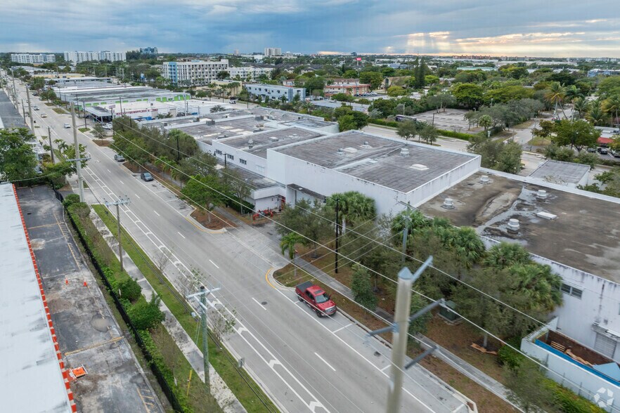 912-915 S Dixie Hwy E, Pompano Beach, Pompano Beach, FL à louer - Photo de l’immeuble – Image 3 sur 5