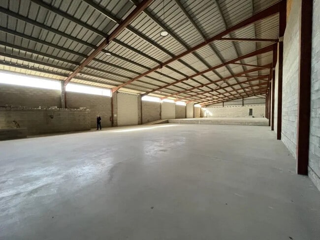 Plus de détails pour Bureau, Local d'activités à louer