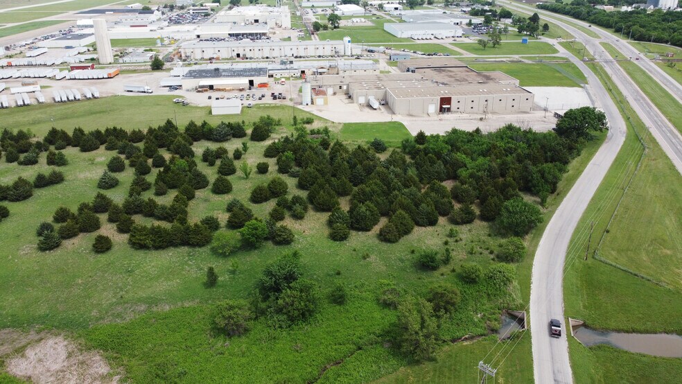 7615 Warehouse Ave, Winfield, KS à louer - Photo de l’immeuble – Image 3 sur 14