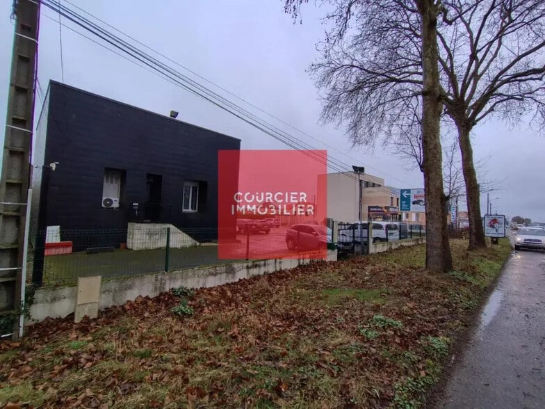 185 Route Nationale 10, Coignières à louer - Photo de l’immeuble – Image 3 sur 9