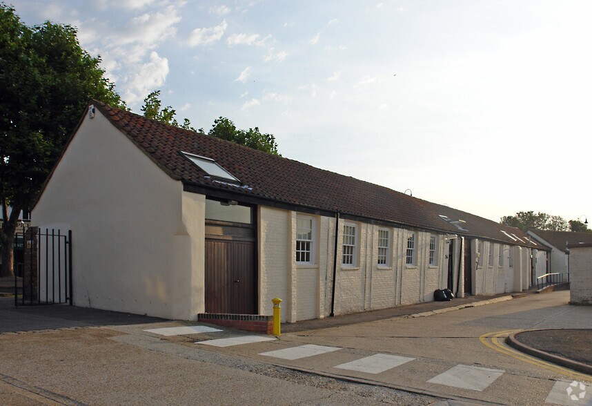 Bourne Rd, Crayford à louer - Photo de l’immeuble – Image 3 sur 4