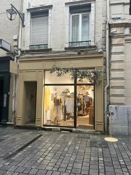 Local commercial dans Pau à louer - Photo de l’immeuble – Image 1 sur 3