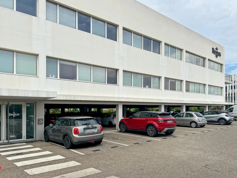 1 Avenue Jacqueline Auriol, Marignane à louer - Photo de l’immeuble – Image 2 sur 35