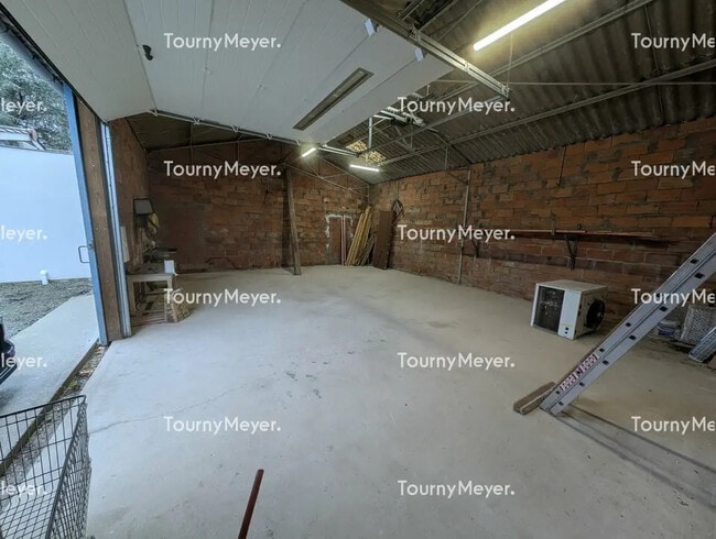 Plus de détails pour Local d'activités à louer