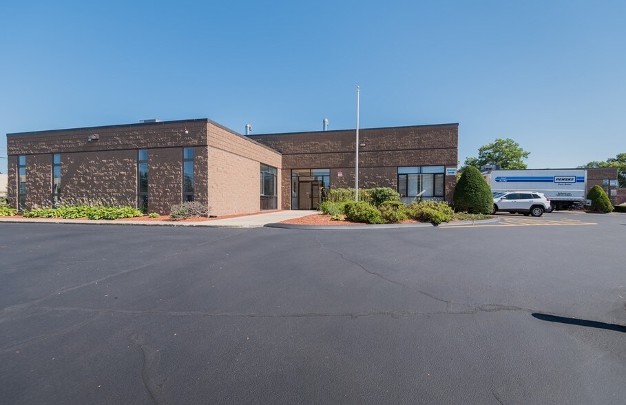 160 Stedman St, Lowell, MA à louer - Photo de l’immeuble – Image 3 sur 10