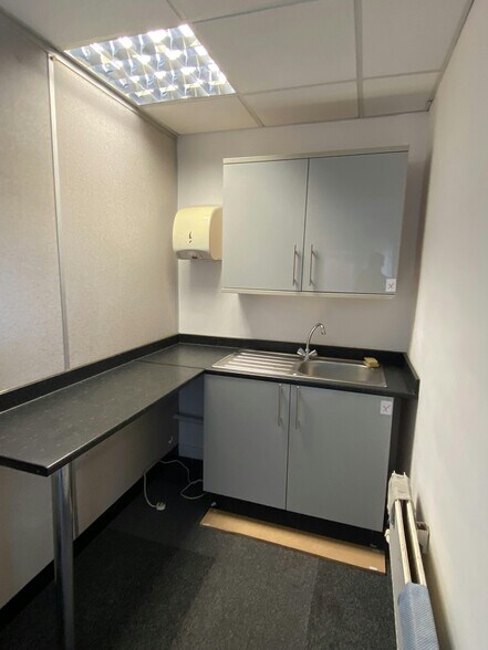 46-50 Coombe Rd, New Malden à louer - Photo de l’immeuble – Image 3 sur 4