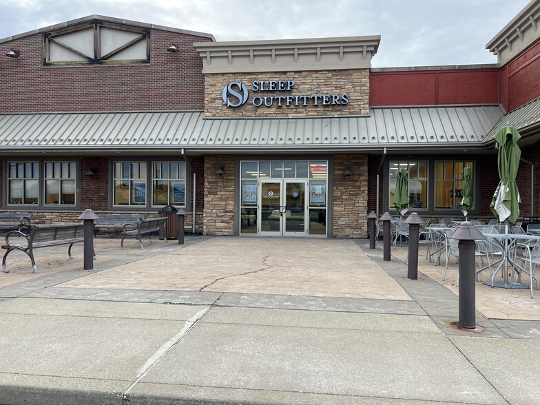 500-506 Cabela Dr, Triadelphia, WV à louer - Photo de l’immeuble – Image 1 sur 3