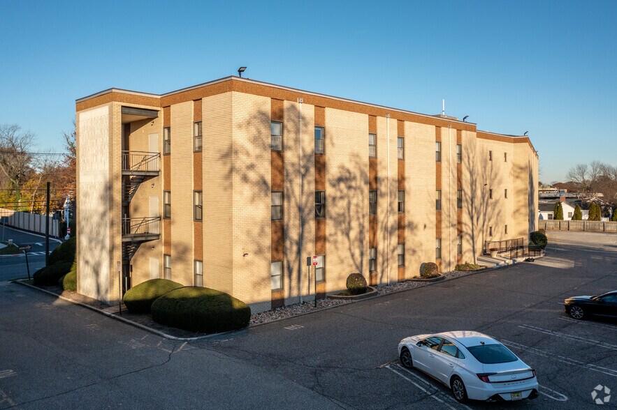 673 Morris Ave, Springfield, NJ à louer - Photo de l’immeuble – Image 2 sur 15
