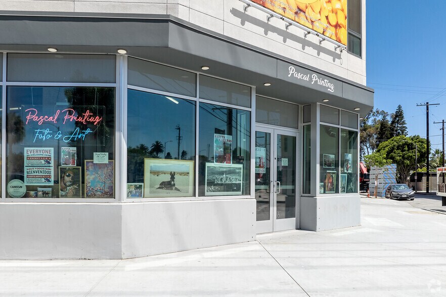 5201 W Adams Blvd, Los Angeles, CA à louer - Photo de l’immeuble – Image 3 sur 5