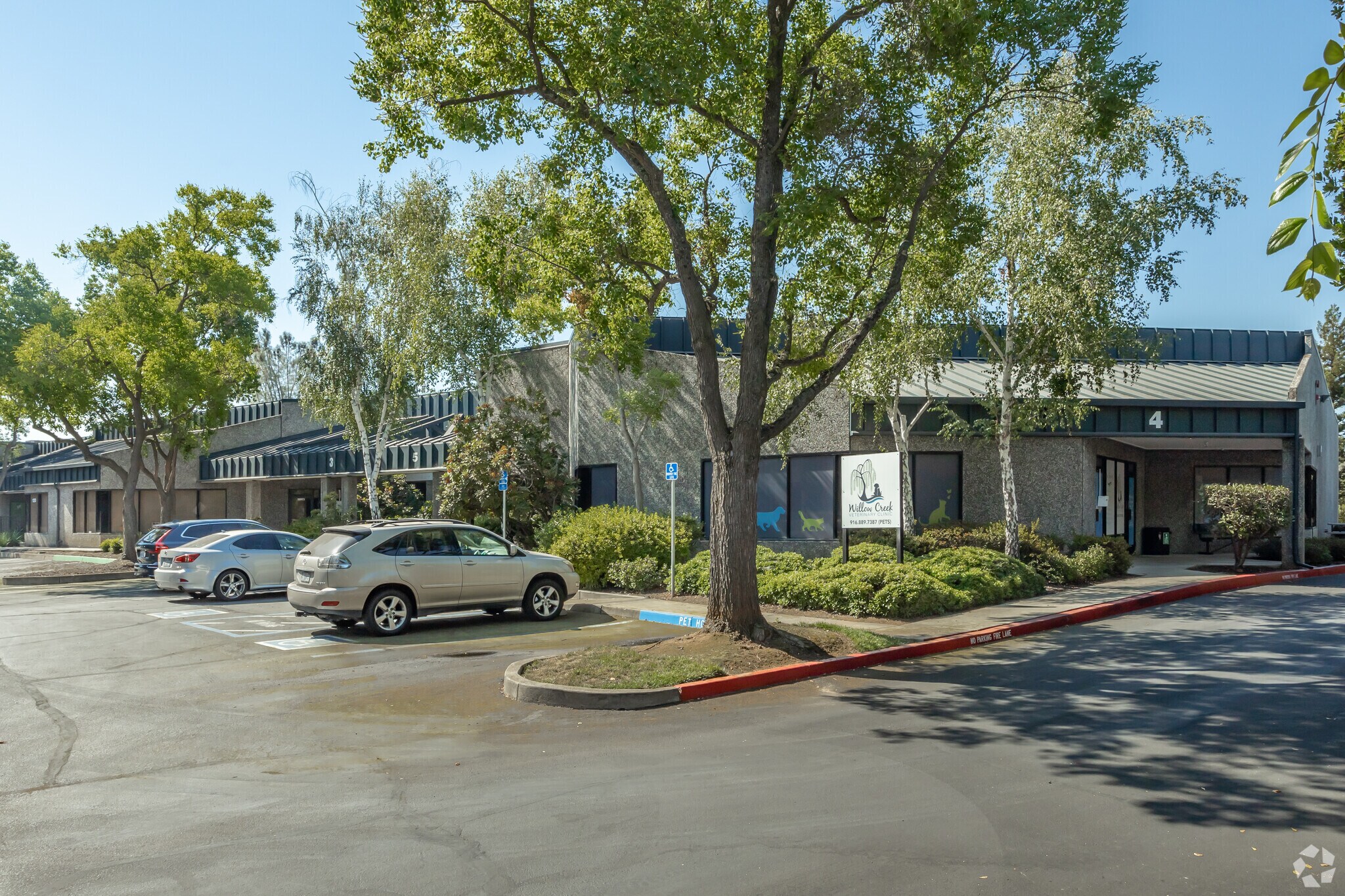 120 Blue Ravine Rd, Folsom, CA à louer Photo principale– Image 1 sur 13