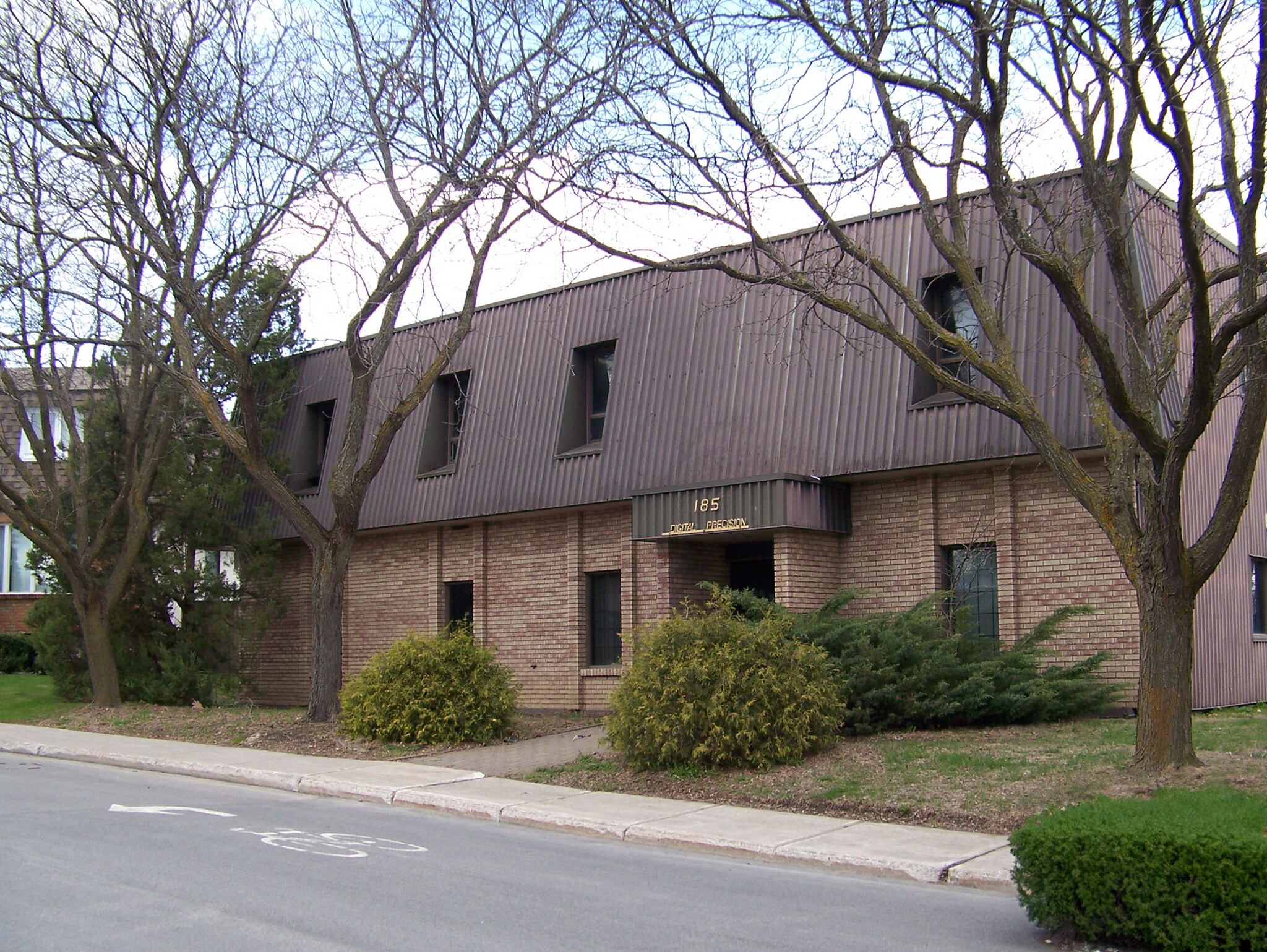 185 Av du Pacifique, Laval, QC à vendre Photo de l’immeuble– Image 1 sur 6