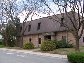 185 Av du Pacifique, Laval, QC à vendre Photo de l’immeuble– Image 1 sur 6