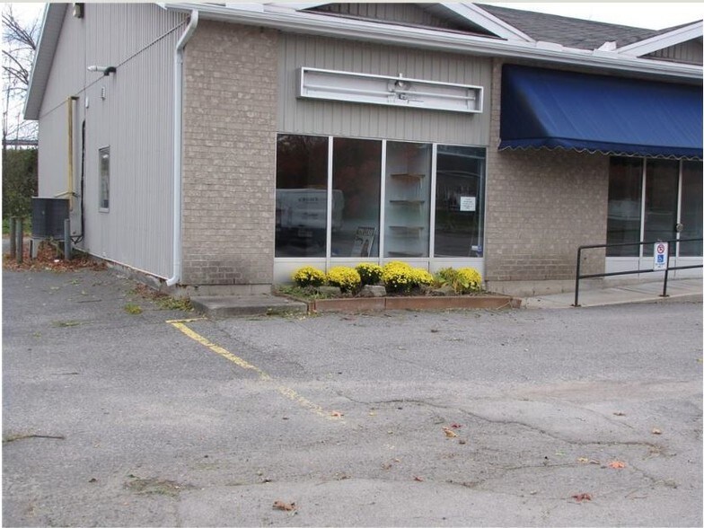 40 Bennett St, Carleton Place, ON à louer - Photo de l’immeuble – Image 3 sur 4