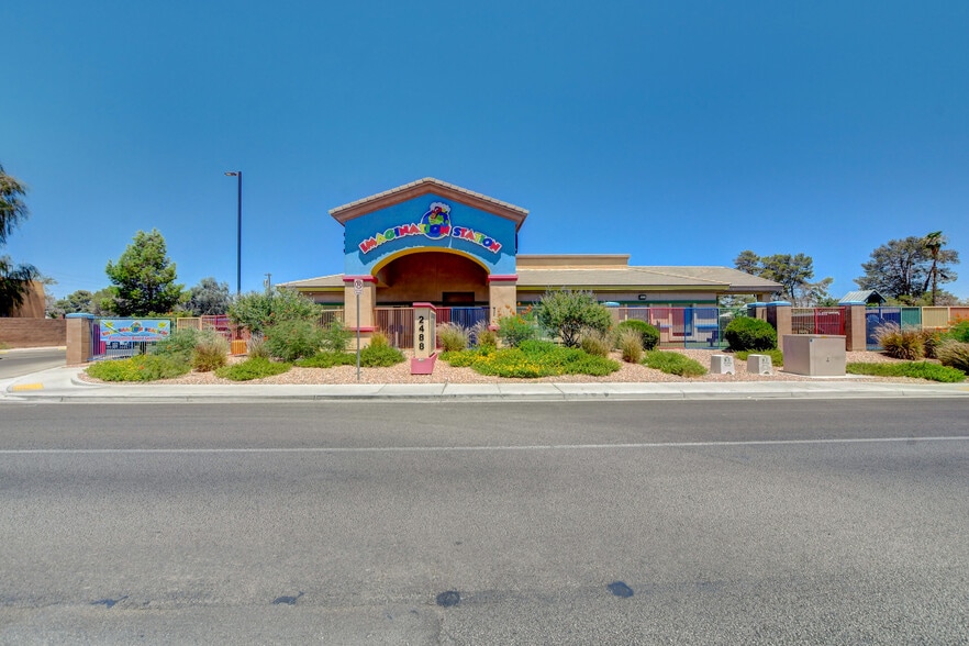 2488 E Russell Rd, Las Vegas, NV à vendre - Photo de l’immeuble – Image 2 sur 13