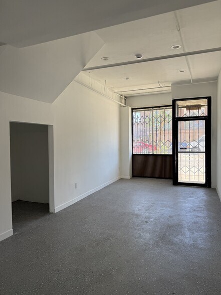 4061 Whittier Blvd, Los Angeles, CA à louer - Photo intérieure – Image 2 sur 4