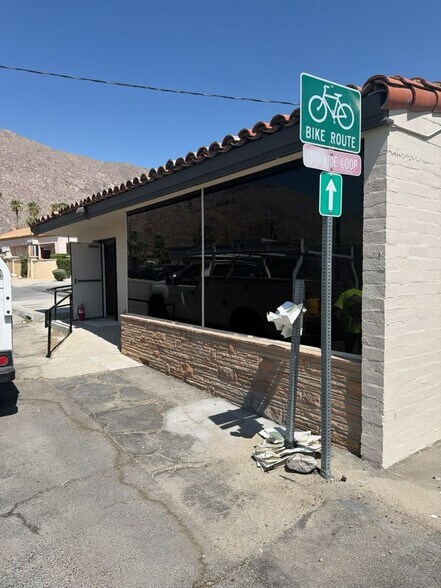 396-400 E Sunny Dunes Rd, Palm Springs, CA à louer - Photo de l’immeuble – Image 2 sur 16