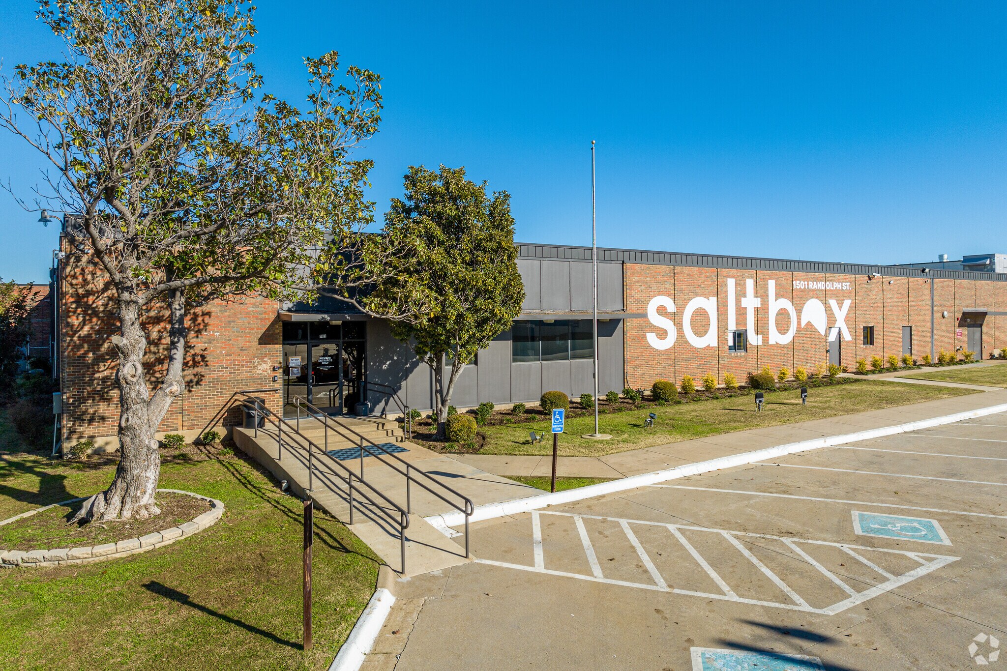 1501 Randolph St, Carrollton, TX à louer Photo de l’immeuble– Image 1 sur 25