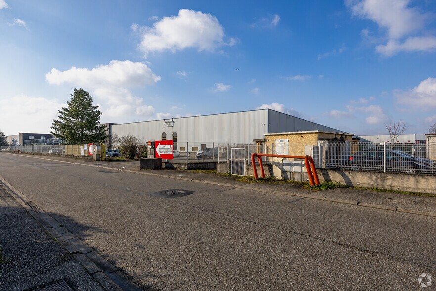 15 Rue Des Frères Lumière, Chassieu à louer - Photo principale – Image 1 sur 9