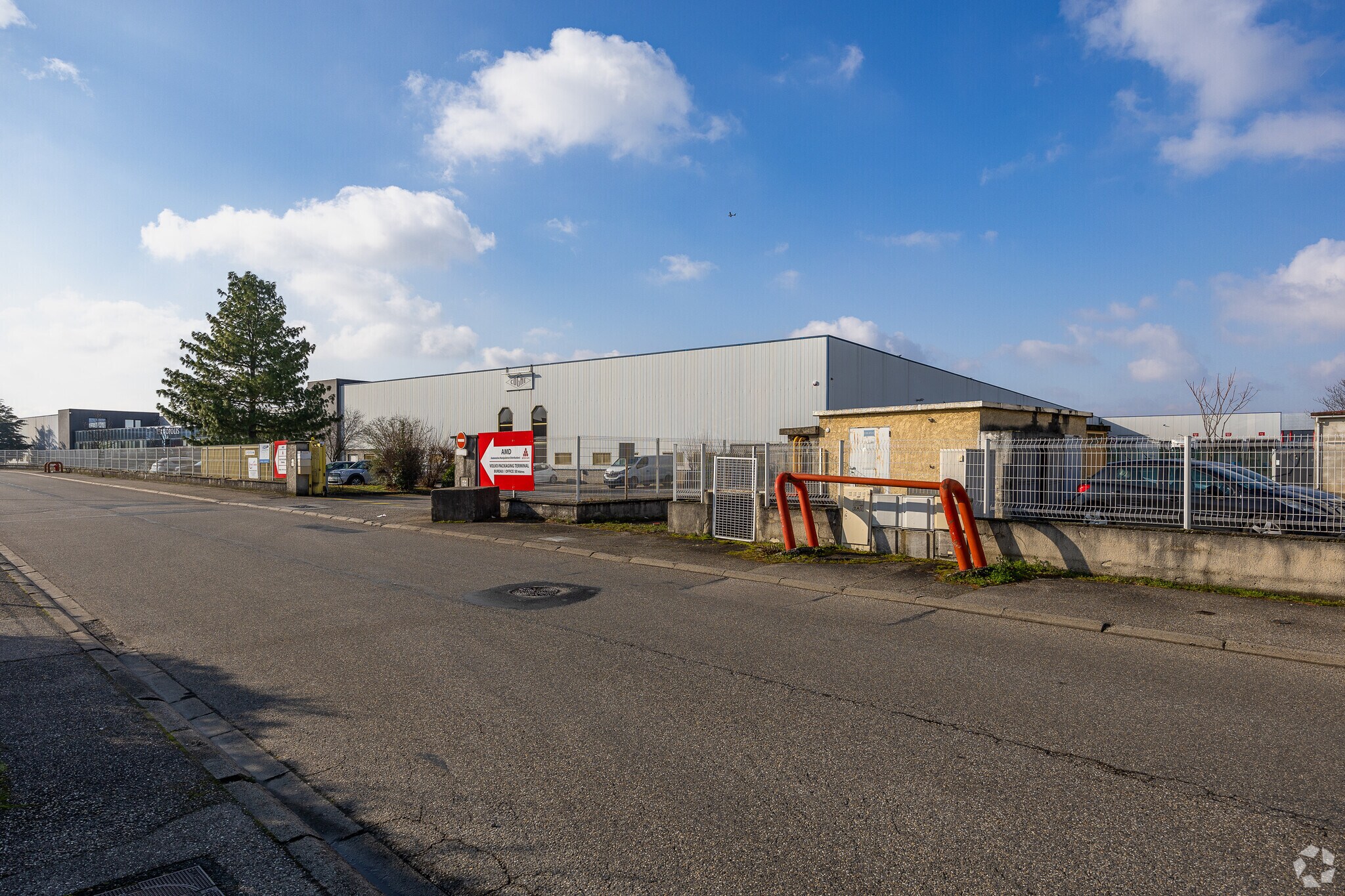 15 Rue Des Frères Lumière, Chassieu à louer Photo principale– Image 1 sur 10