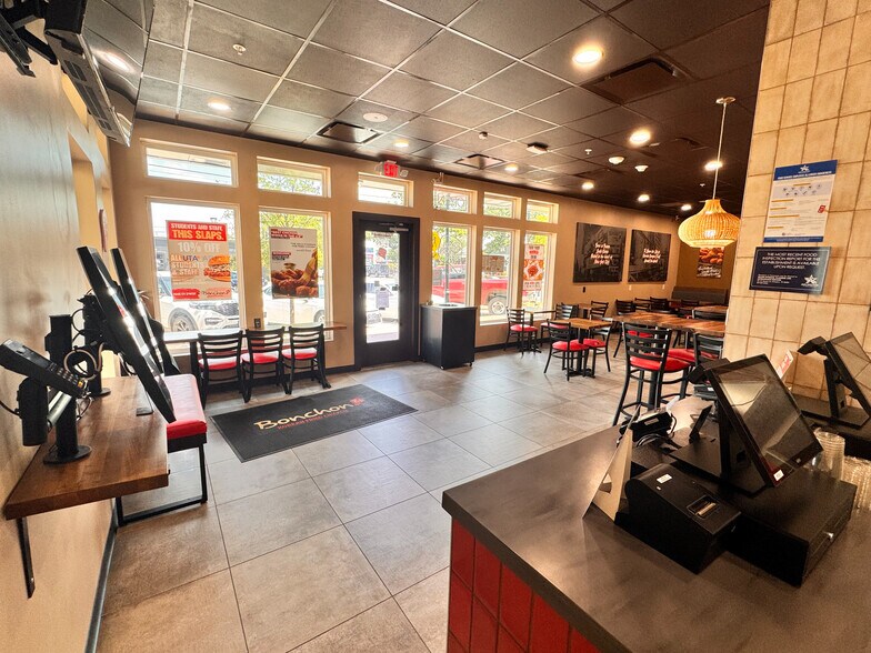 300 E Front St, Arlington, TX à louer - Photo de l’immeuble – Image 3 sur 4