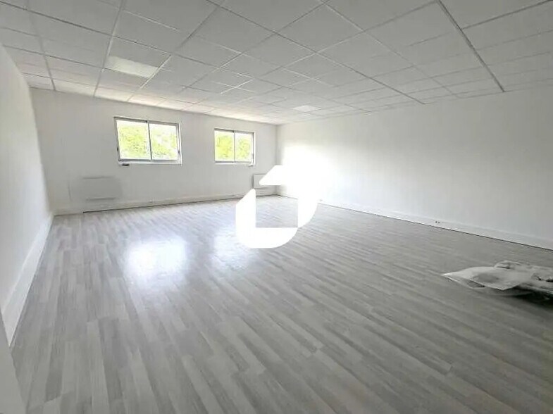 Bureau dans Trappes à vendre - Photo de l’immeuble – Image 3 sur 6