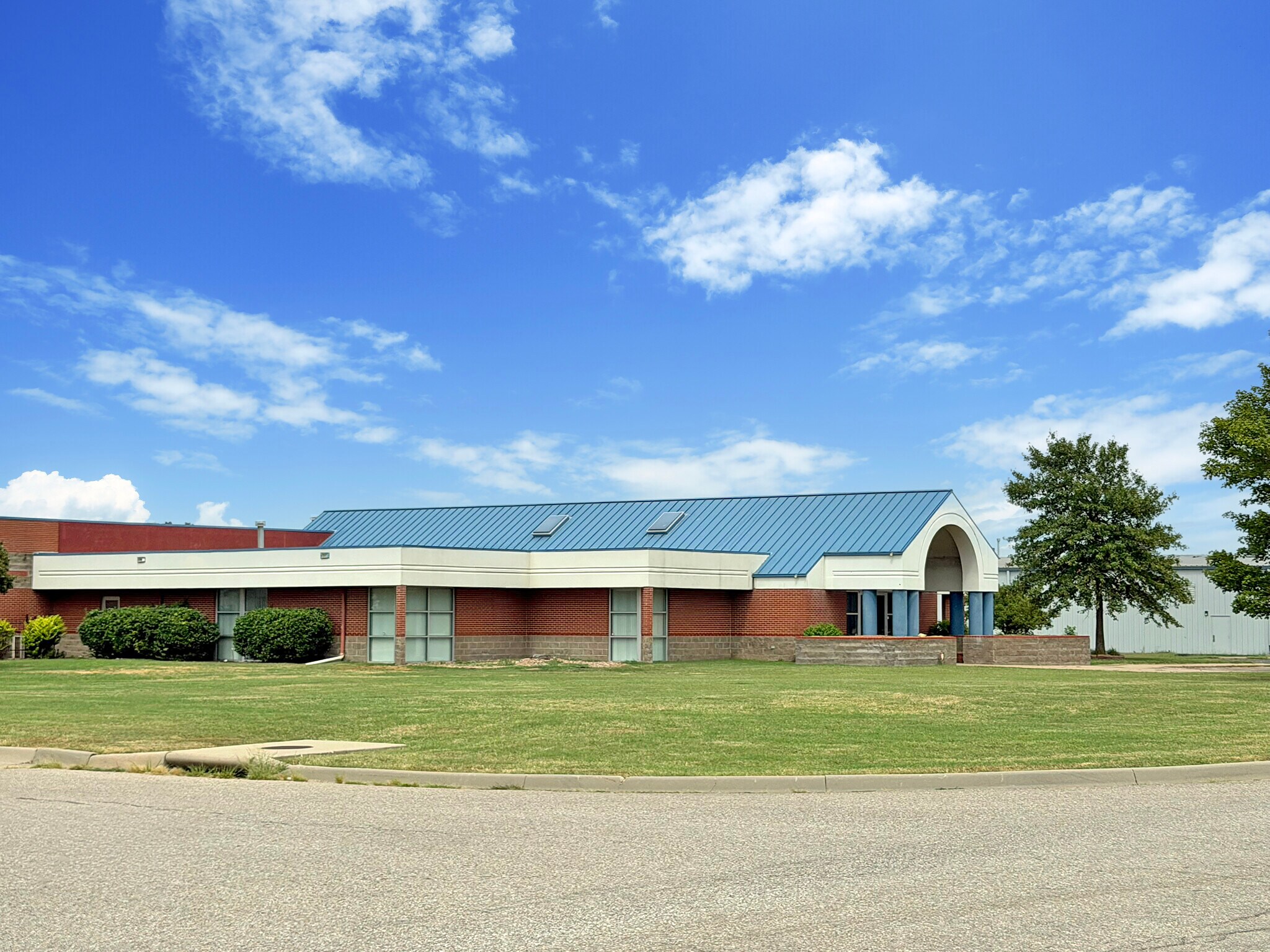 9310 E 37th St, Wichita, KS à vendre Photo de l’immeuble– Image 1 sur 7