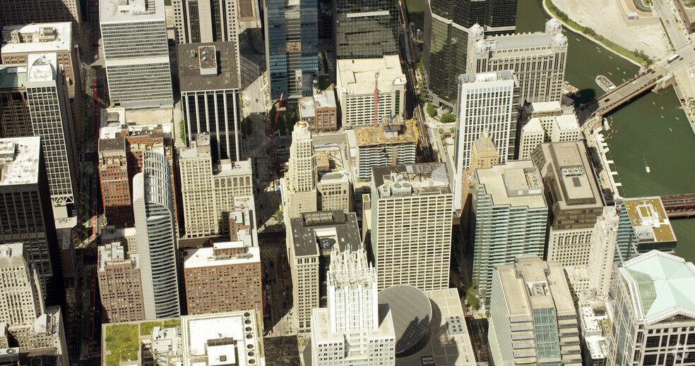215 W Lake St, Chicago, IL à louer - Aérien – Image 3 sur 104