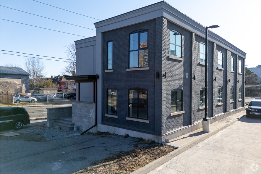 96 Wilson St, Hamilton, ON à louer - Photo principale – Image 1 sur 3