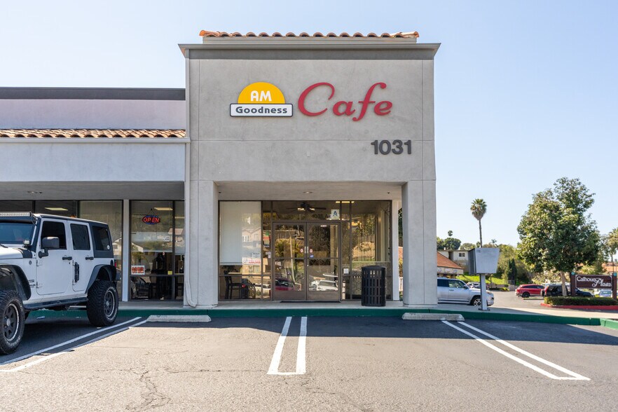 1031 S Santa Fe Ave, Vista, CA à louer - Photo de l’immeuble – Image 3 sur 6