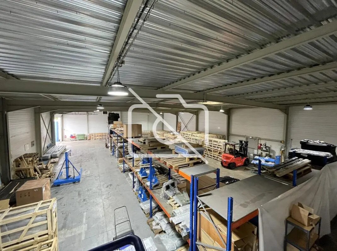 Industriel/Logistique dans Houdan à vendre Photo de l’immeuble– Image 1 sur 13