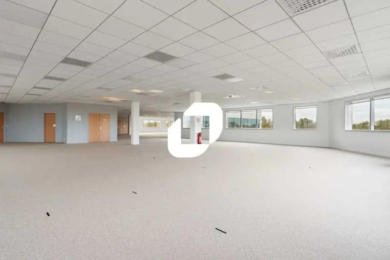 Bureau dans Villepinte à louer - Photo de l’immeuble – Image 3 sur 13