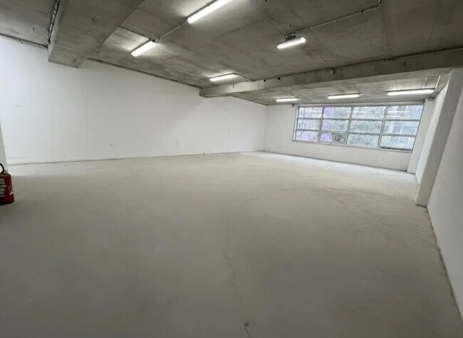 Plus de détails pour Rue Georges Auric, Paris - Local d'activités à louer