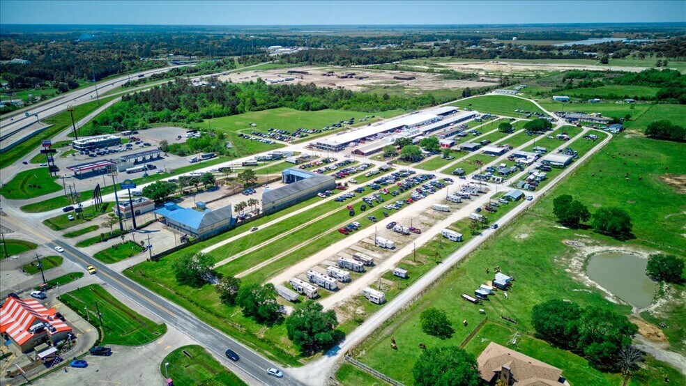 14902 FM 1663 Rd, Winnie, TX à vendre - Photo de l’immeuble – Image 3 sur 31