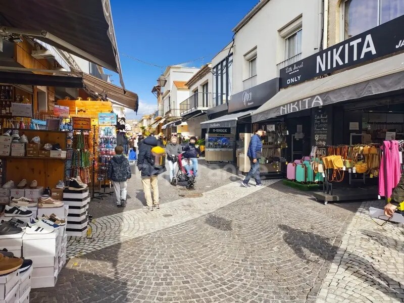 Local commercial dans Le Grau-du-Roi à louer Photo de l’immeuble– Image 1 sur 7