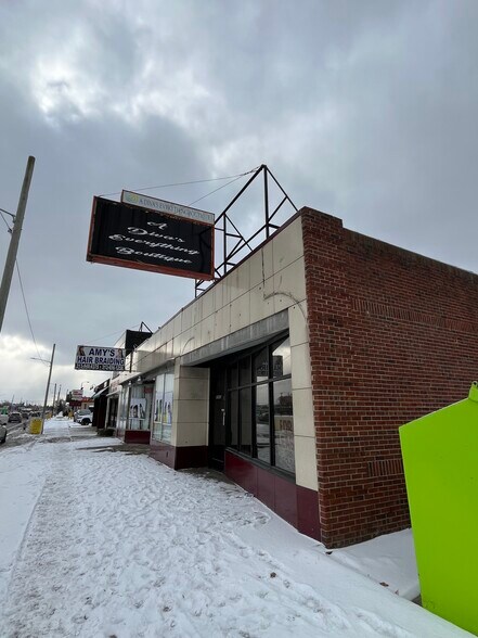20495 Van Dyke St, Detroit, MI à vendre - Photo de l’immeuble – Image 1 sur 10