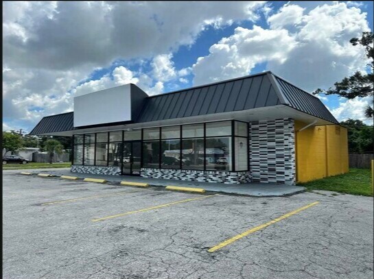 2108 49th St S, Saint Petersburg, FL à vendre Photo de l’immeuble– Image 1 sur 17