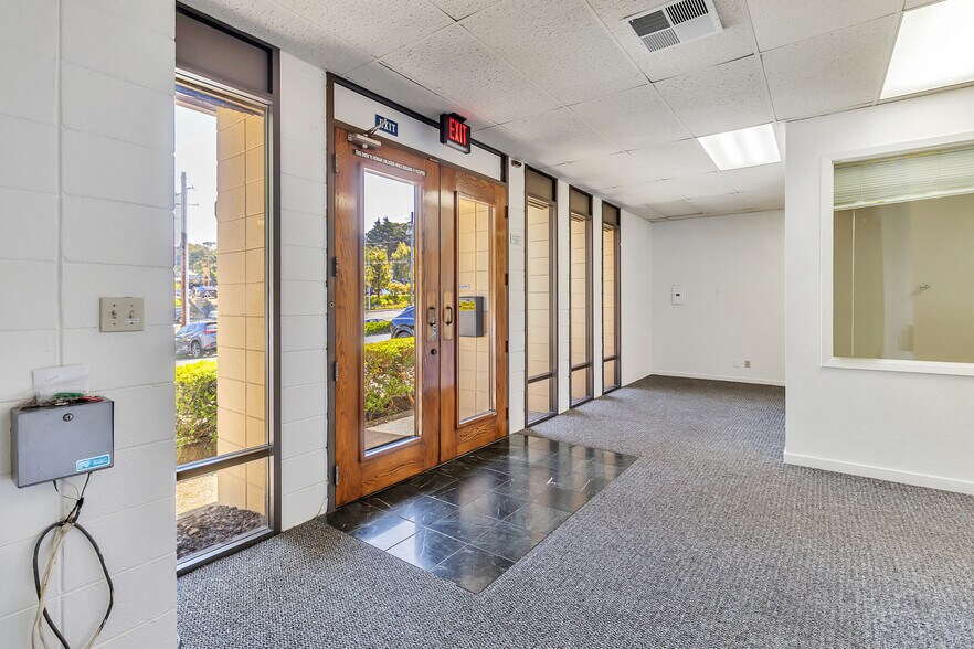 760-764 Polhemus Rd, San Mateo, CA à louer - Photo de l’immeuble – Image 2 sur 6