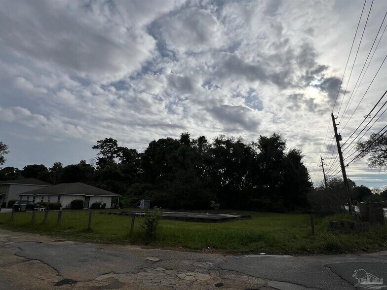 8100 Stonebrook Dr, Pensacola, FL à vendre - Photo de la construction – Image 2 sur 4