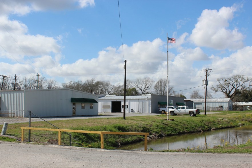 2075 Bayou Blue Rd, Houma, LA à louer - Photo principale – Image 1 sur 6